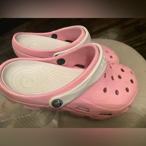 PINK CROCS WITH WHITE INSOLES REMOVABLE SIZE 5